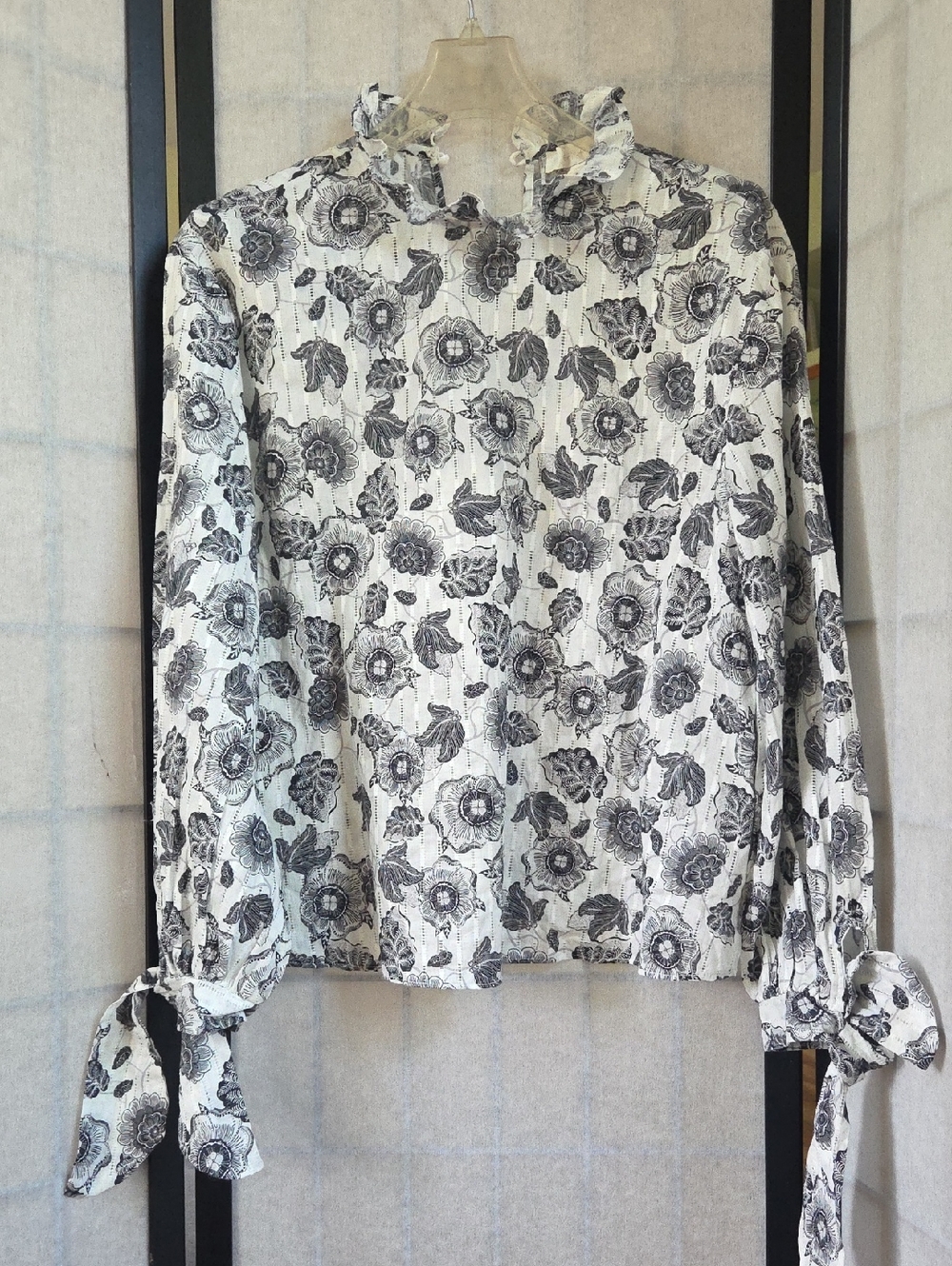 Floral Ruffle Neck Long-Sleeve Top - Black & White 100% Cotton